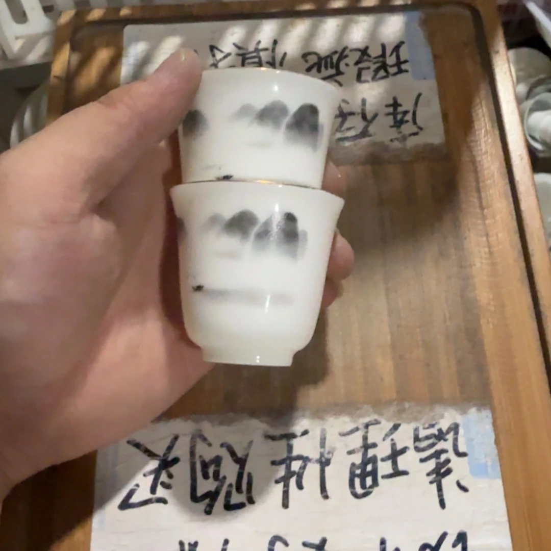 微瑕疵介意勿拍陶瓷器皿。