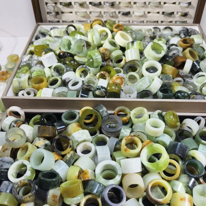 小***号蛇纹石玉未镶嵌戒圈