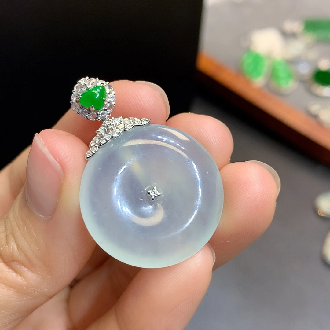 翡翠吊坠(不含链)18K金镶嵌