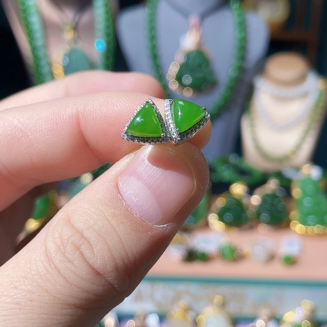 和田玉（碧玉）耳钉未镶嵌
