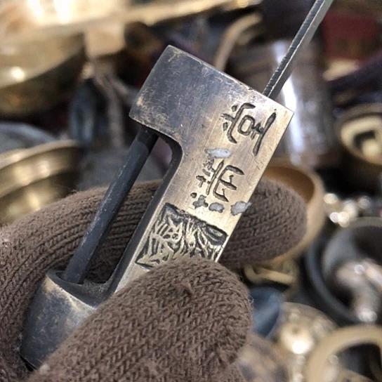 @***缘闪电购铜摆件工艺品