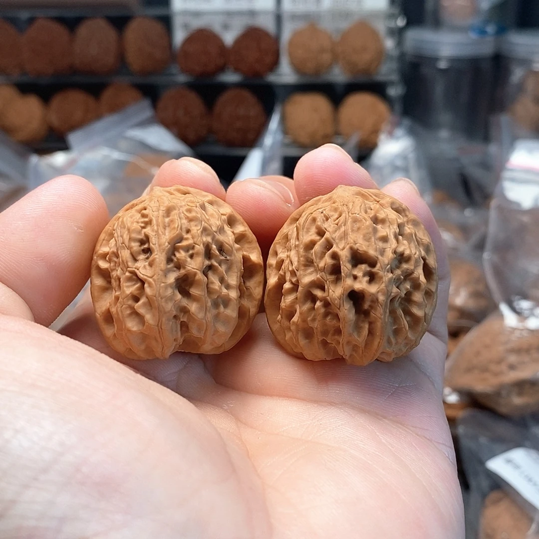 1文玩核桃龙珠33-205