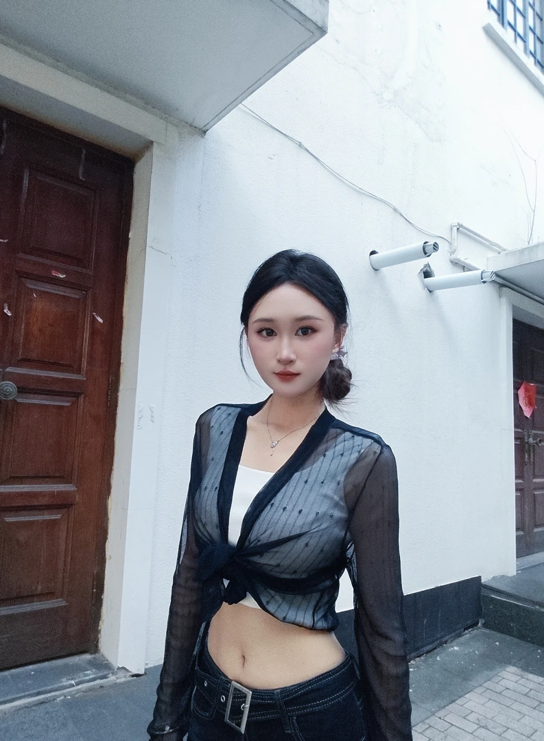 蕾丝百搭开衫外搭时尚长袖打底衫打底修身型设计师