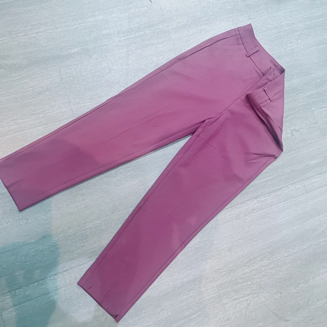 口袋边一只蜜蜂刺绣休闲九分小脚裤-果梓396