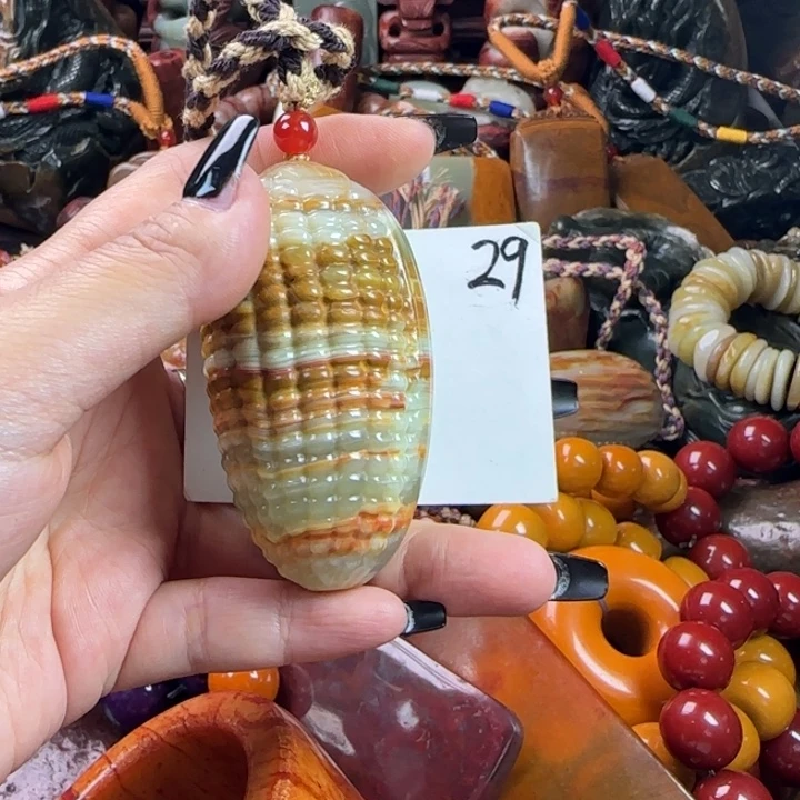 未镶嵌透闪石质玉珠宝奇石