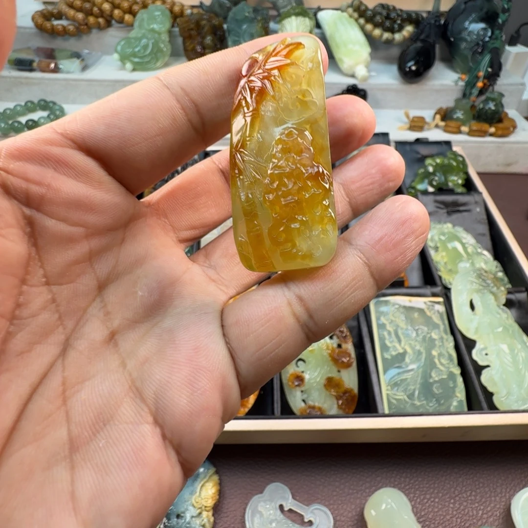 蛇纹石玉未镶嵌颈饰