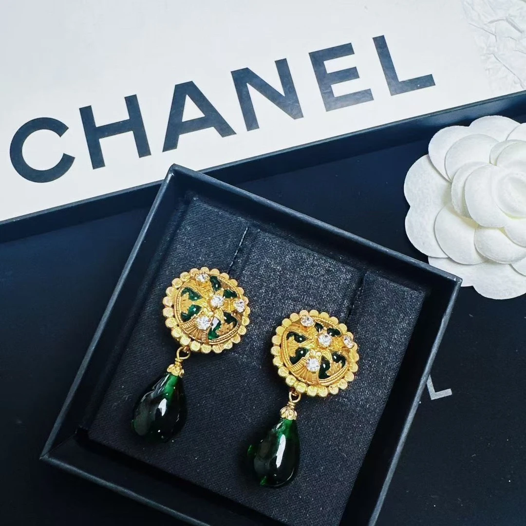 95新 Chanel/香奈儿 柚礼/香奈儿太阳花绿琉璃雕花耳夹CC502025