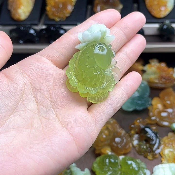 蛇纹石玉颈饰未镶嵌有***鱼