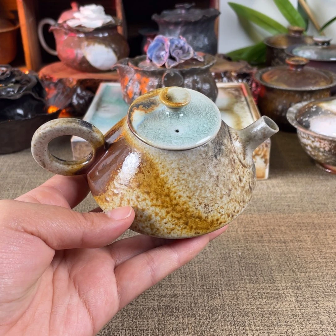 瓷片8陶泥。 柴烧。