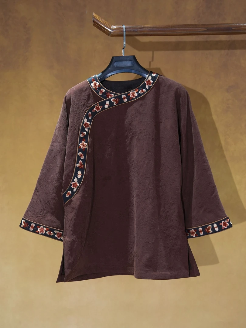 【十三郎】2025新款斜襟刺绣上衣250575