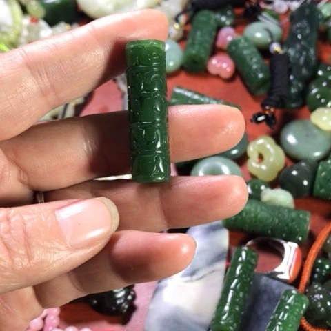 颈饰未镶嵌和田玉（碧玉）半**糖