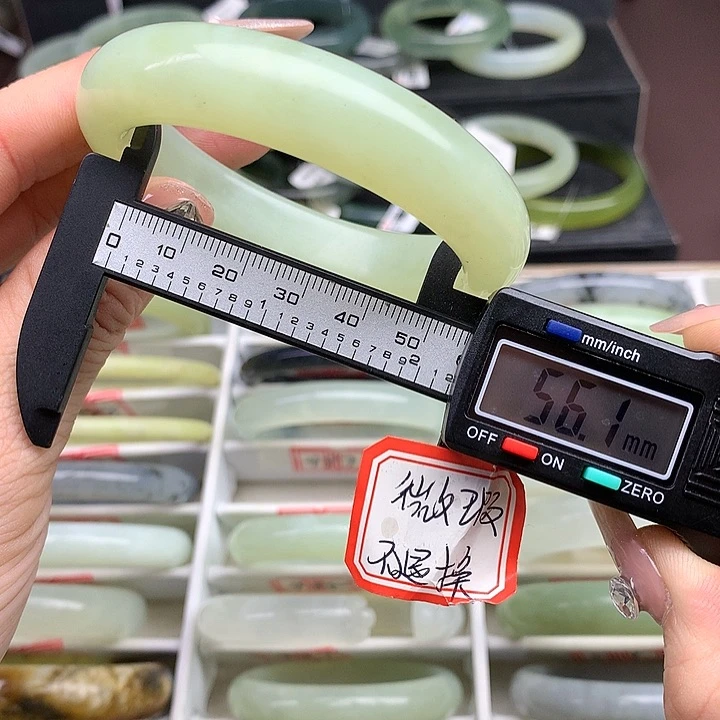 蛇纹石玉手镯未镶嵌497