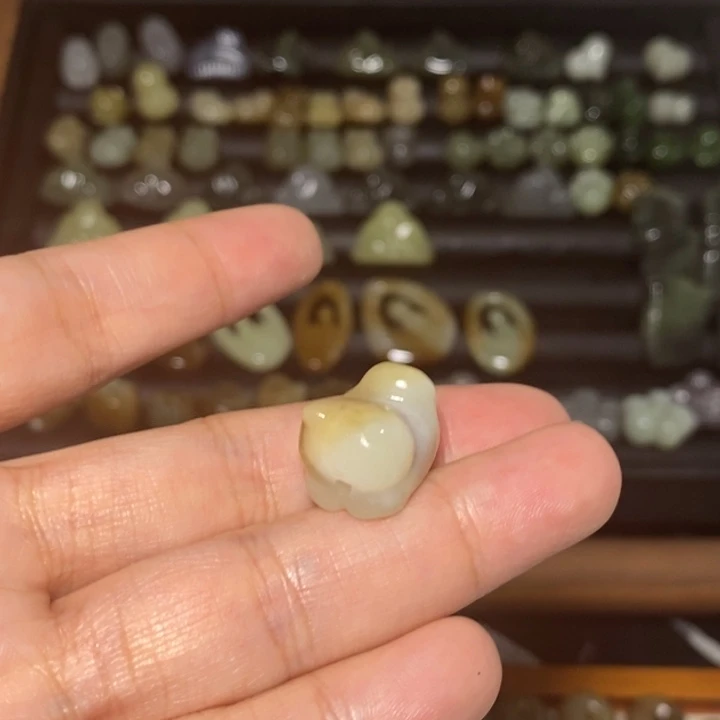 和田玉未镶嵌手链微瑕