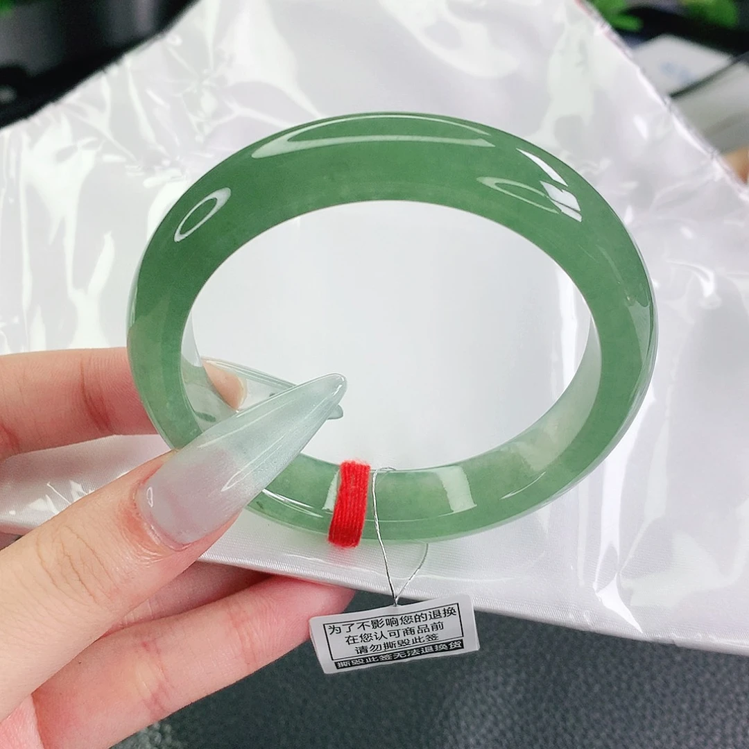 翡翠手镯未镶嵌56圈