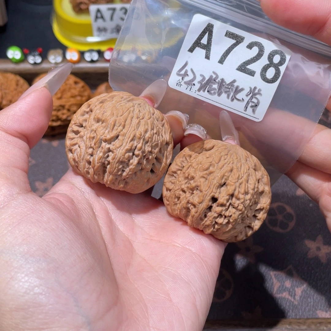 42全品泥鳅背文玩核桃