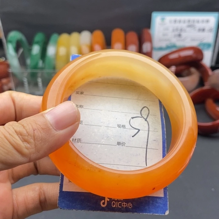 未镶嵌手镯石英质玉