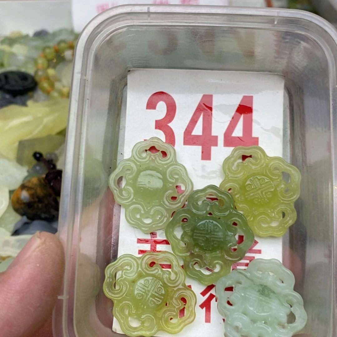 蛇纹石玉未镶嵌挂坠