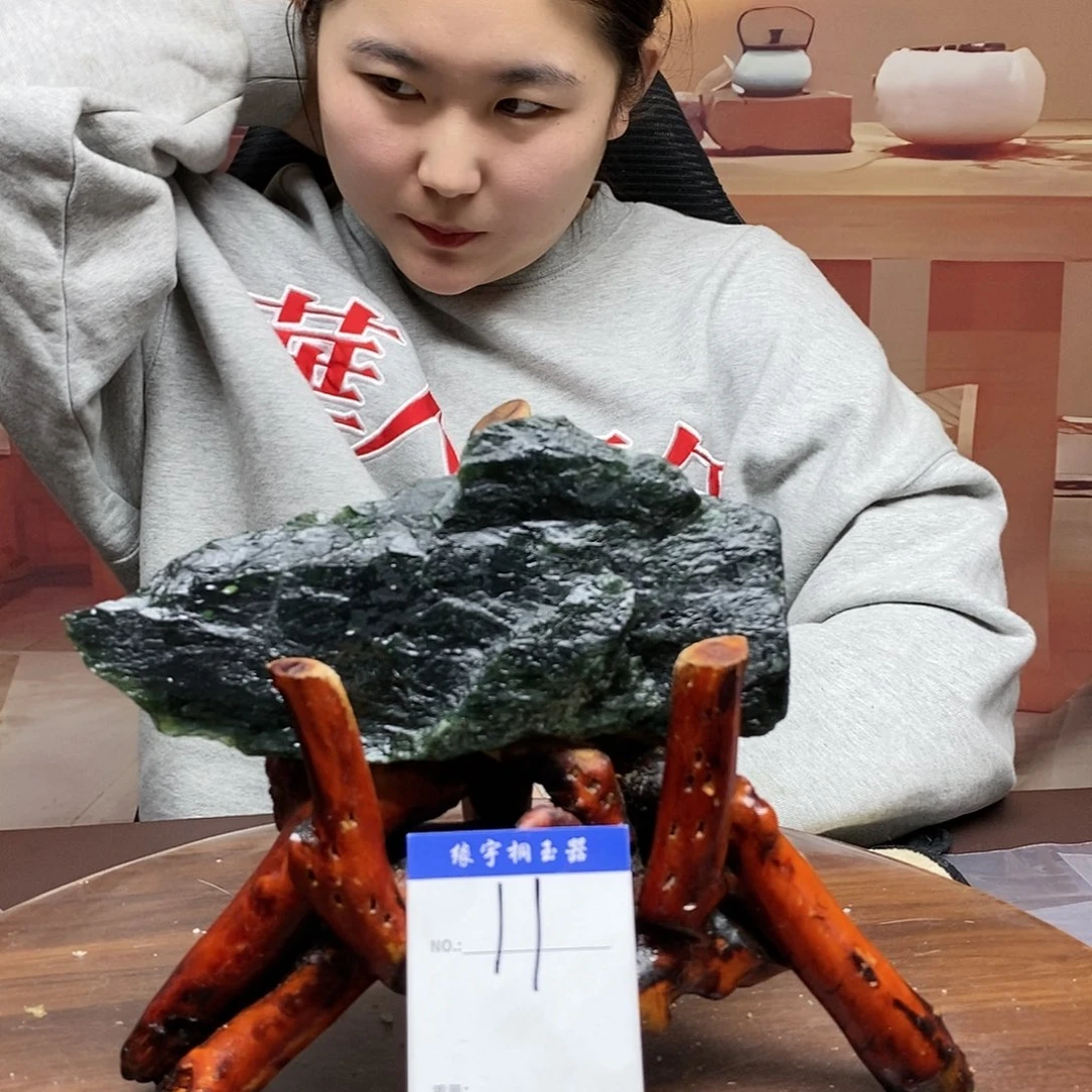 蛇纹石玉原石未镶嵌