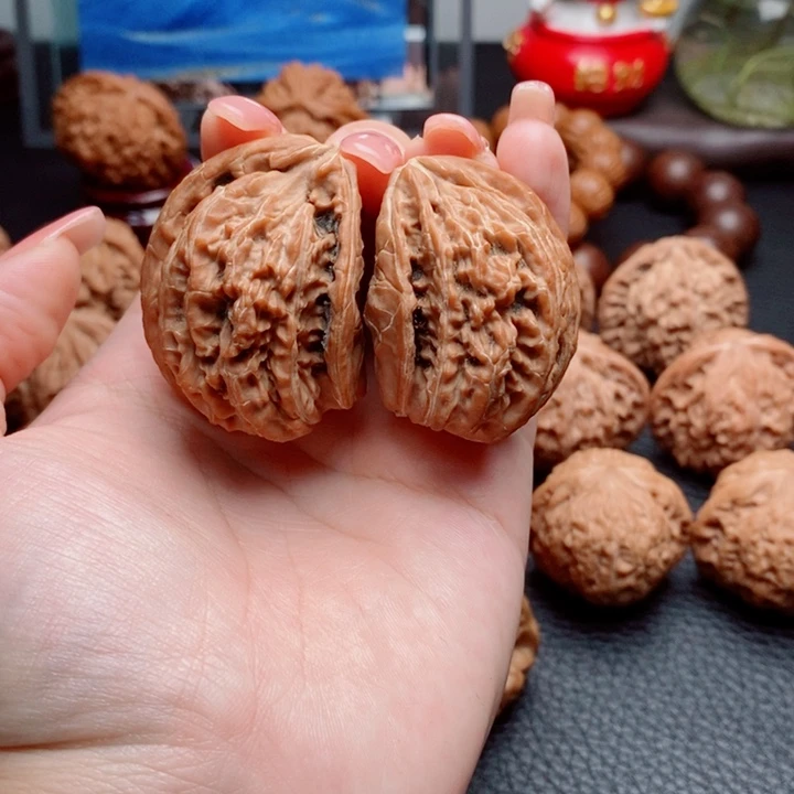 文玩核桃把件白狮子半壁