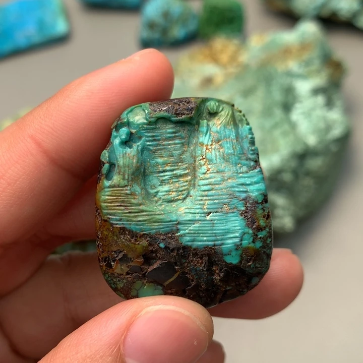 绿松石未镶嵌颈饰