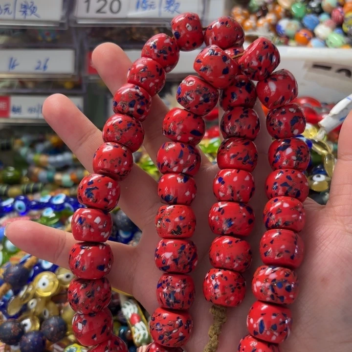 玻璃颈饰一条，喊我选