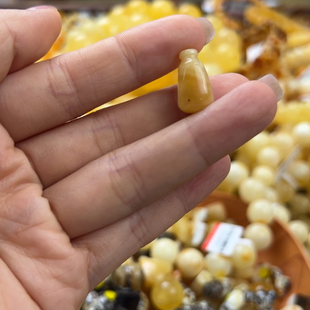 未镶嵌琥珀珠宝奇石