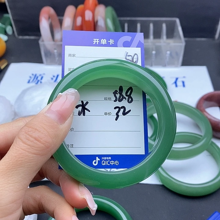 石英质玉手镯未镶嵌