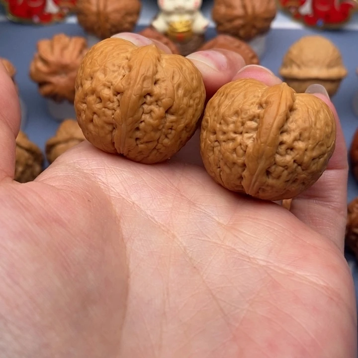 文玩核桃把件蛇皮元宝