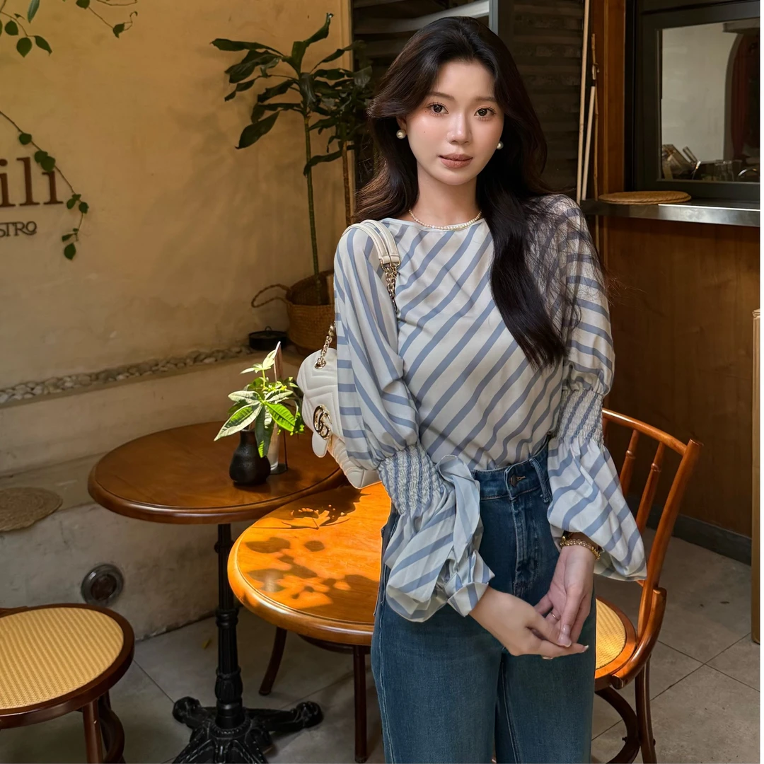 法式气质蓝色条纹圆领长袖衬衫女秋季灯笼袖小众设计感宽松上衣