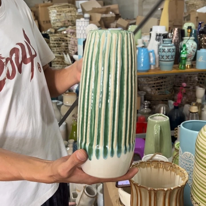 陶瓷花瓶微瑕捡漏出高26口7公分