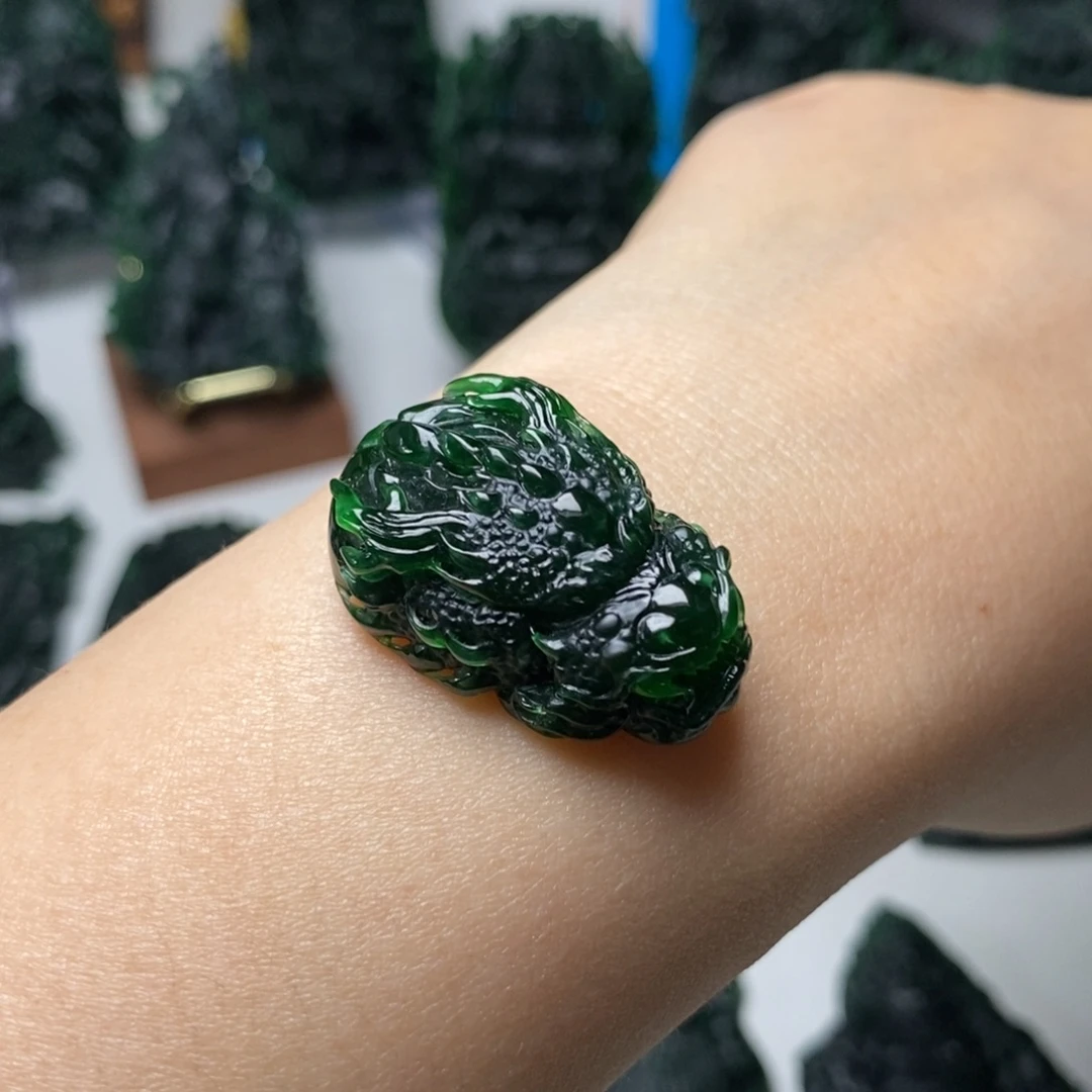 定制翡翠未镶嵌龙头