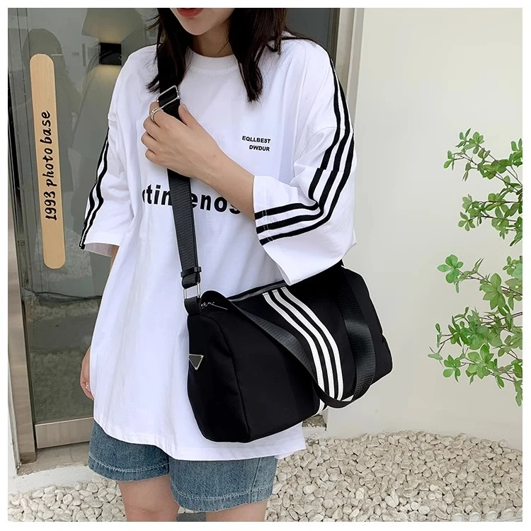 今年流行爆款包包尼龙布包秋冬季百搭单肩斜挎包高级感质感枕头包