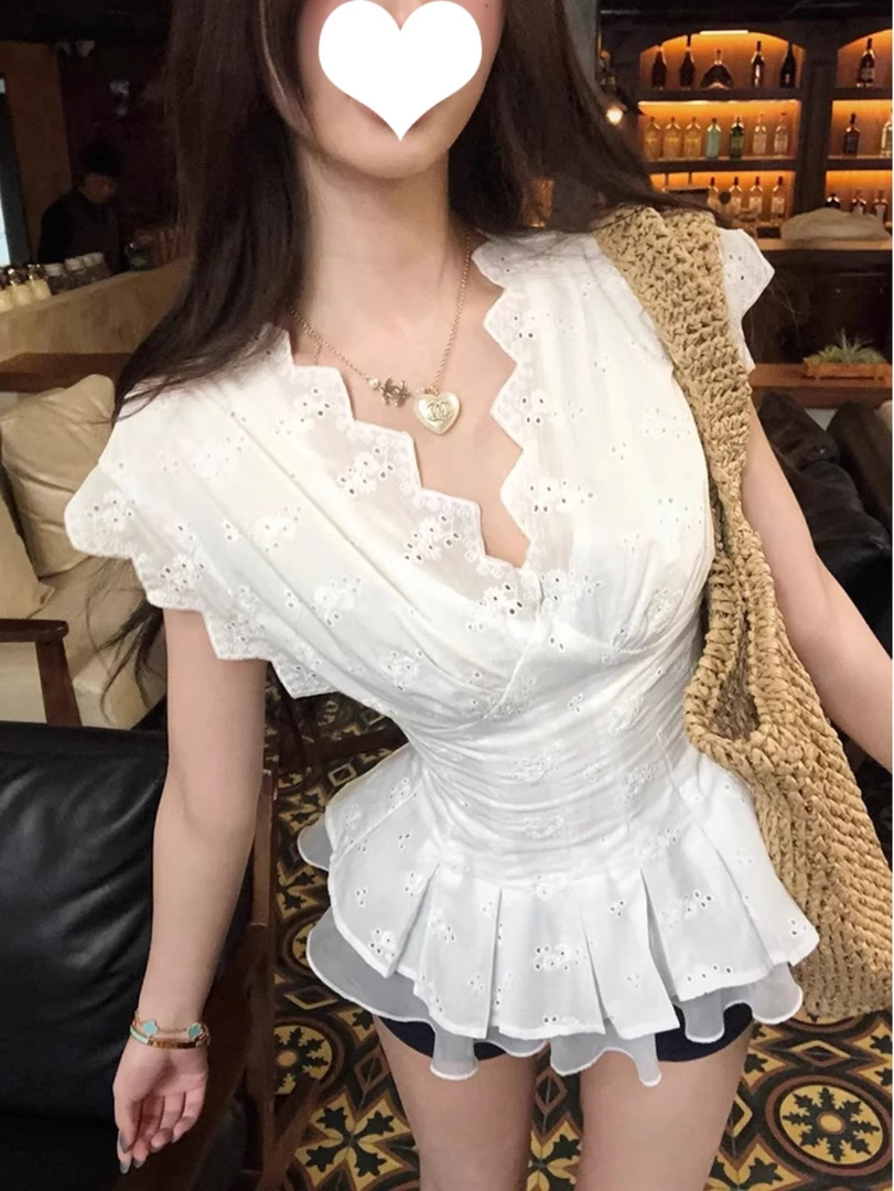 法式白色V领短袖衬衫女夏季纯欲气质甜美收腰显瘦小个子短款上衣
