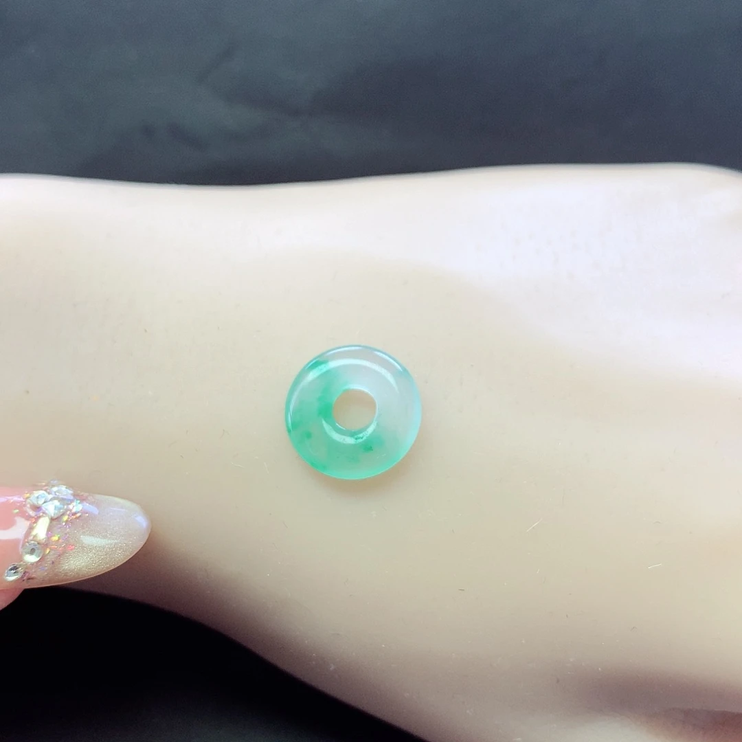 暖***身石英质玉未镶嵌颈饰