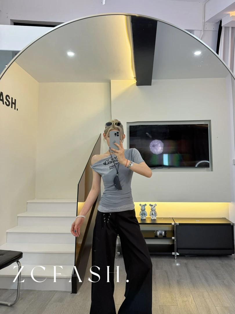 ZC-[夏季新款]收腰显瘦斜肩灰色字母T恤上衣