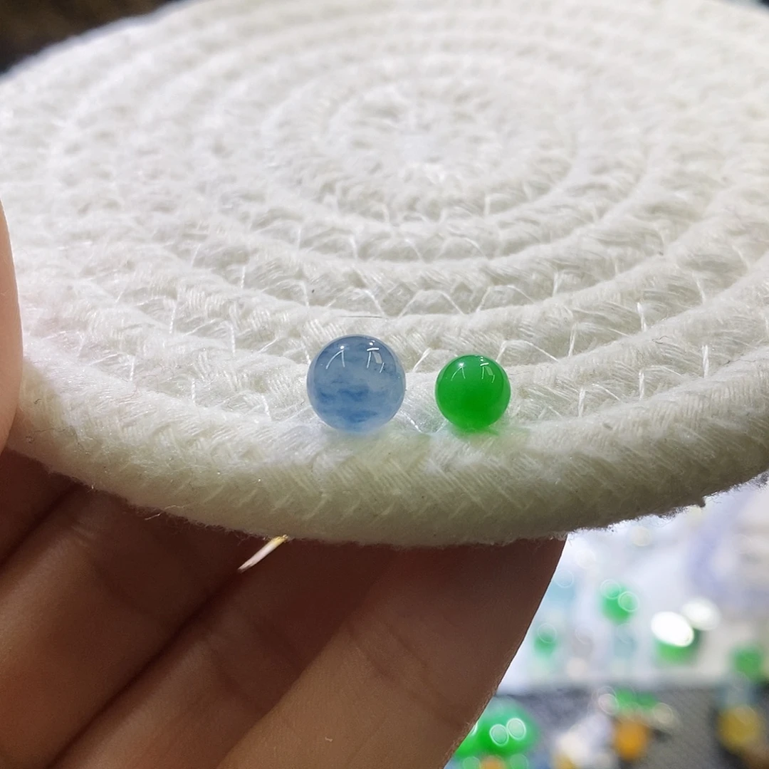 翡翠未镶嵌挂件一对珠珠