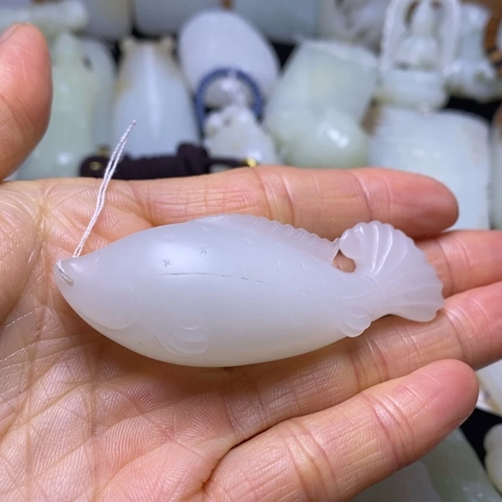 和田玉未镶嵌把件