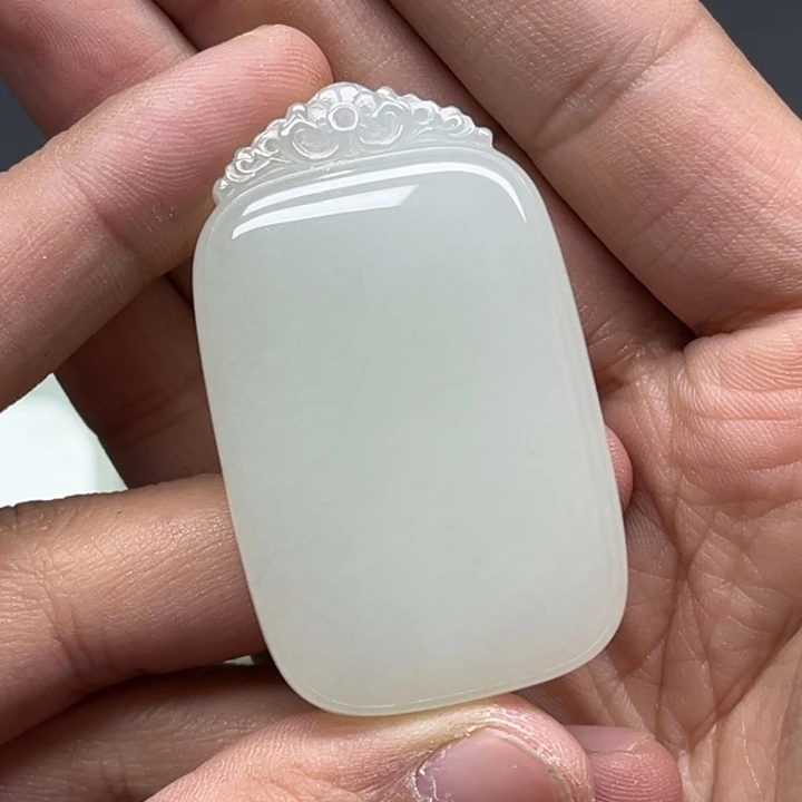 蓝***云和田玉未镶嵌颈饰