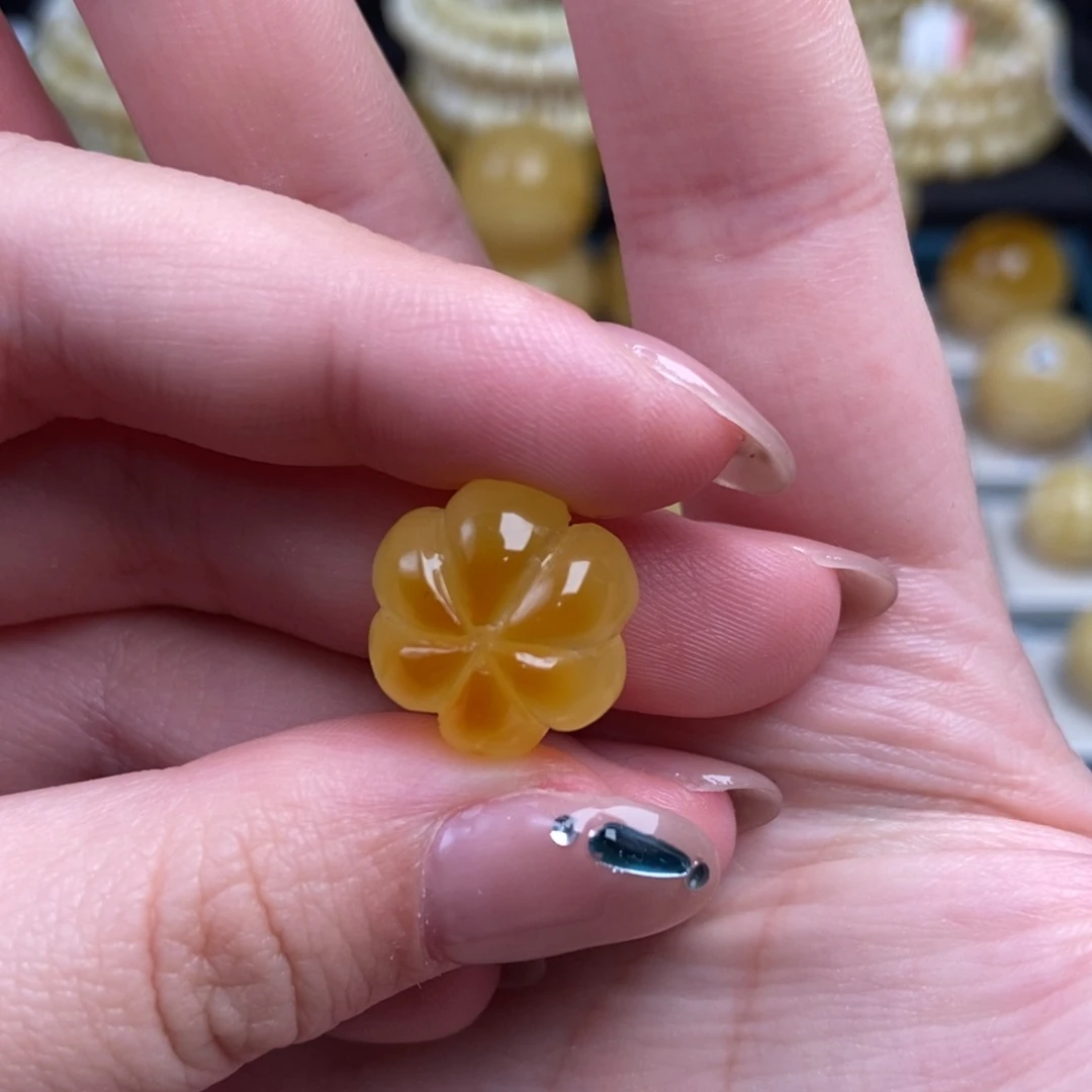 蜜蜡未镶嵌珠宝奇石