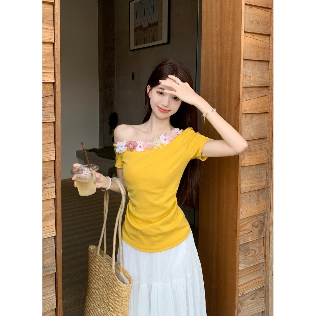 韩系别致立体花朵斜肩短袖t恤女夏季甜辣妹修身显瘦气质露肩上衣