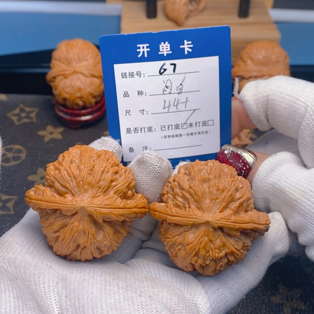 桃核吊坠文玩的是