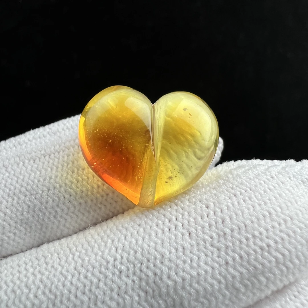 M4761天然蜜蜡 爱心18.8*15.8mm 保真原矿