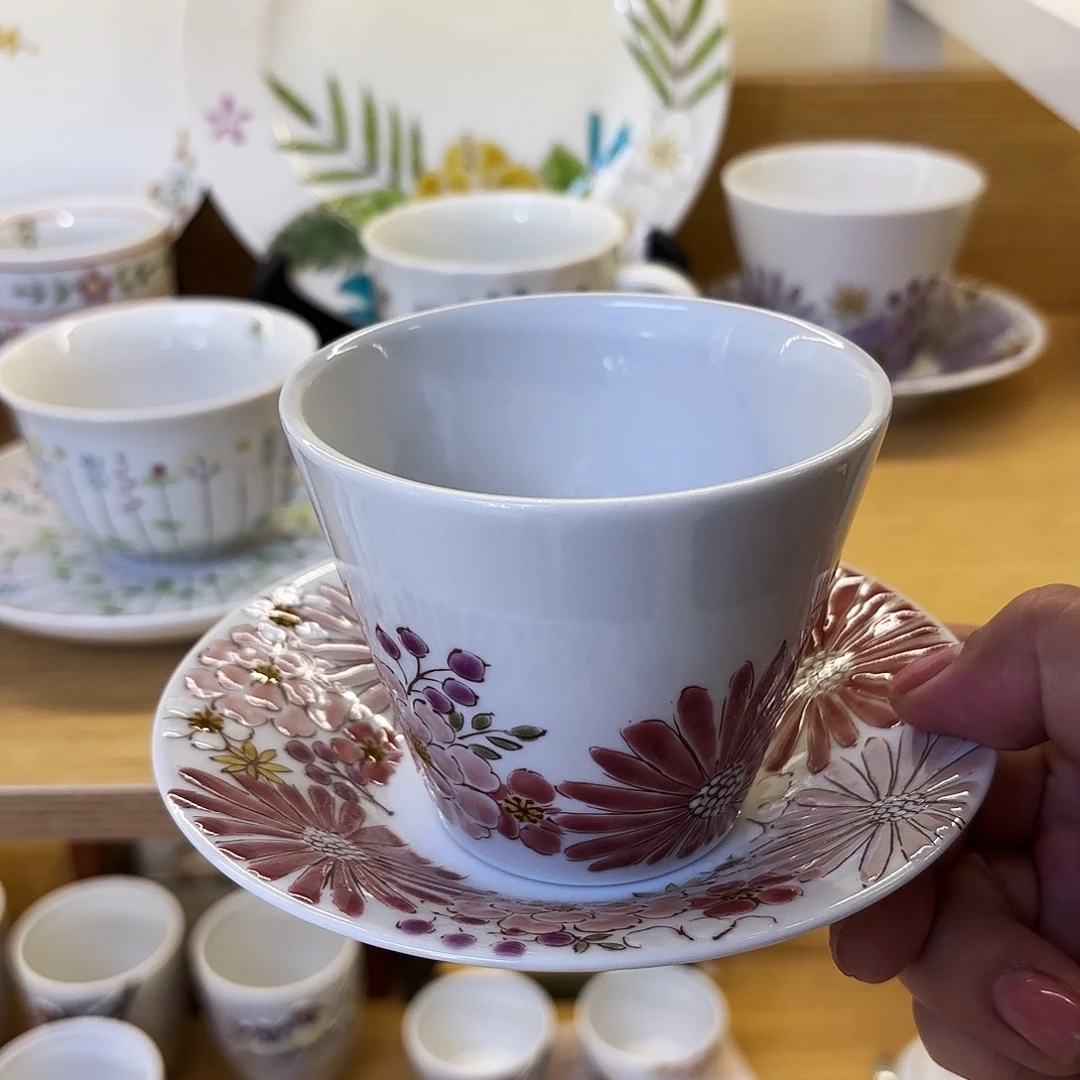 陶               色绘游