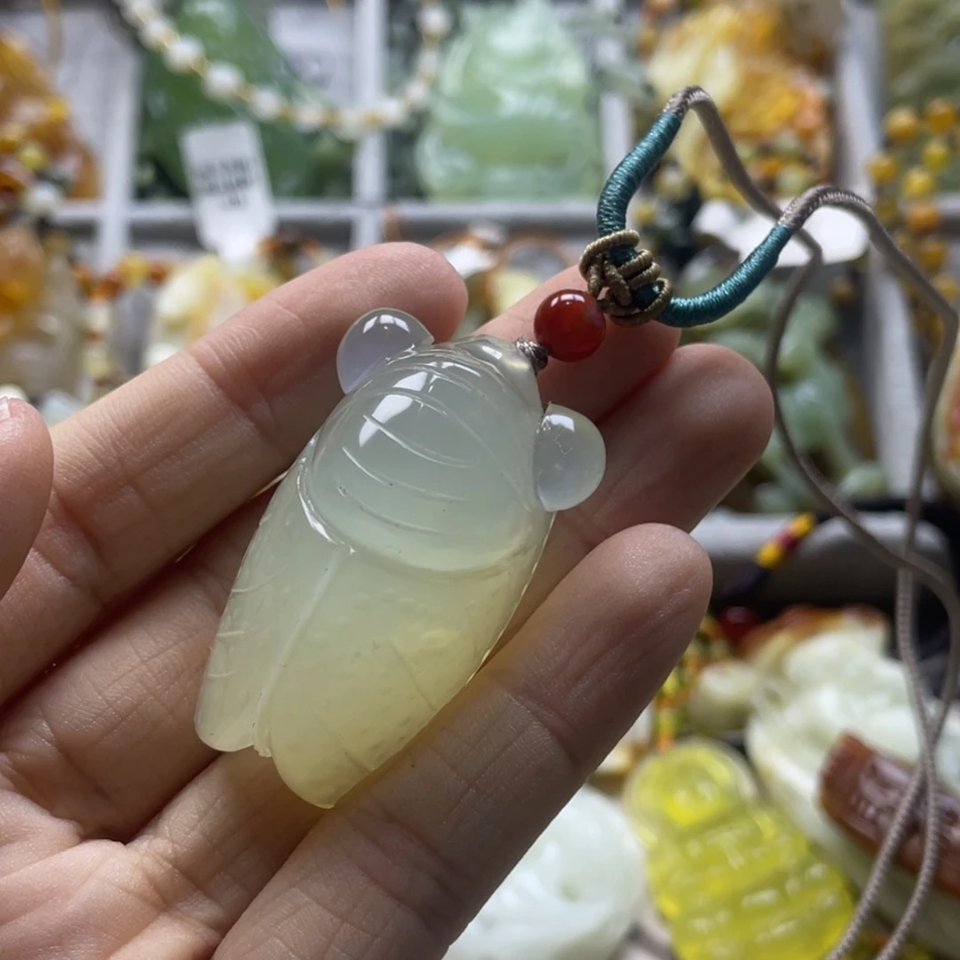 蛇纹石玉颈饰未镶嵌