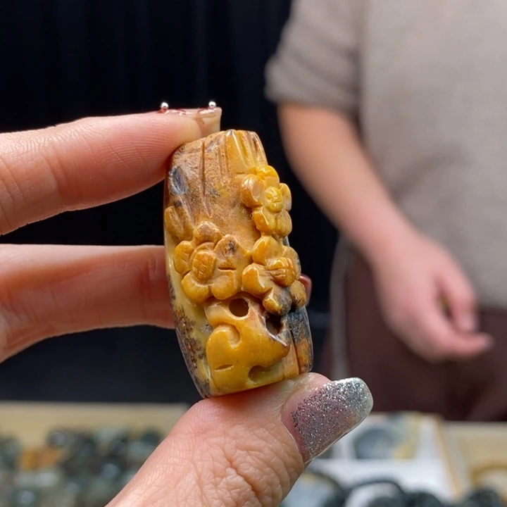 岫岩河磨玉（透闪石质玉）颈饰未镶嵌