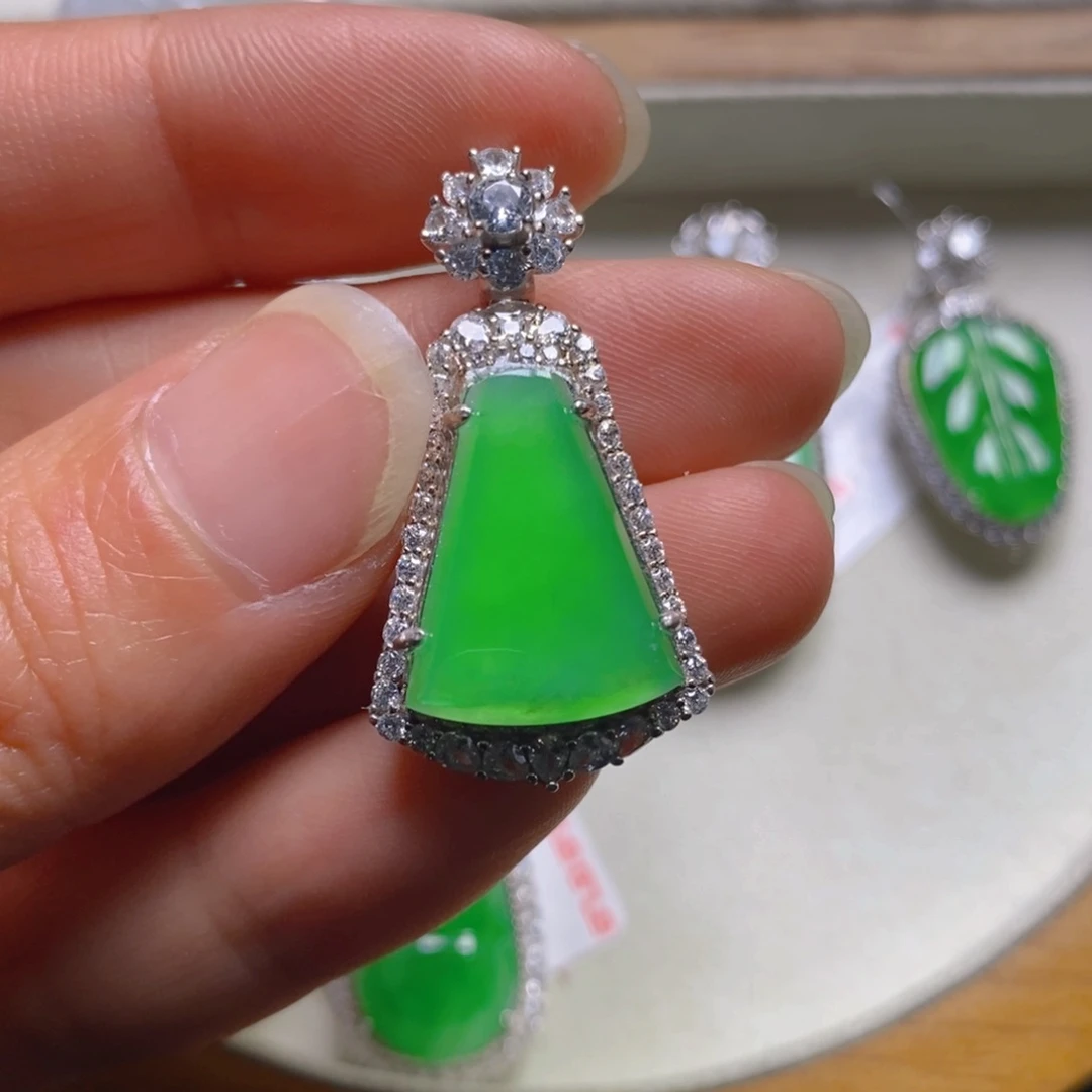 翡翠颈饰银S925镶嵌鑫*无事吊坠