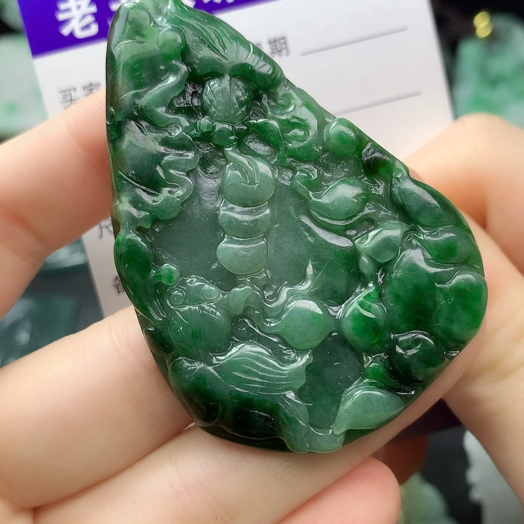 翡翠未镶嵌颈饰荷叶鱼