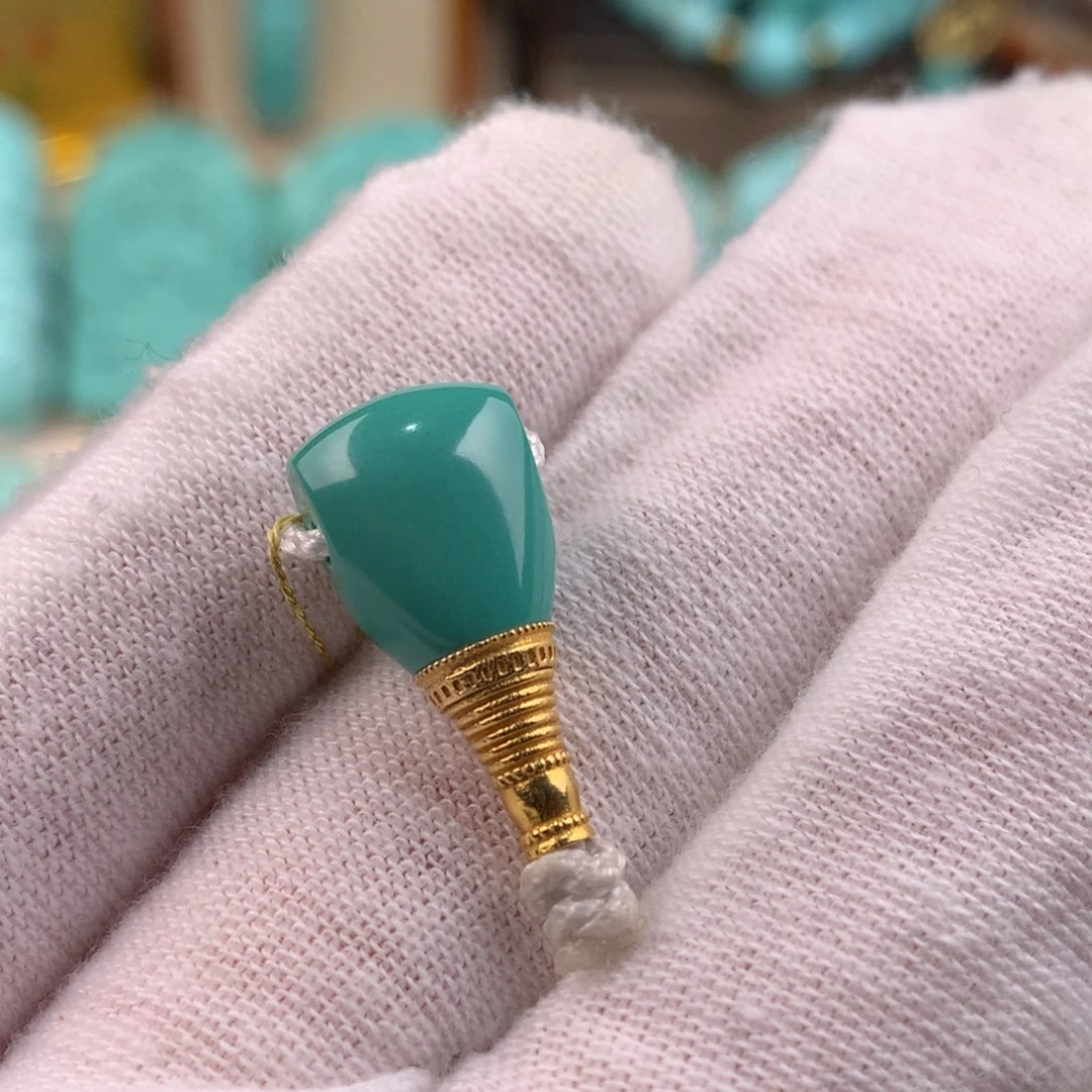 绿松石18K金镶嵌金塔三通卡9.5