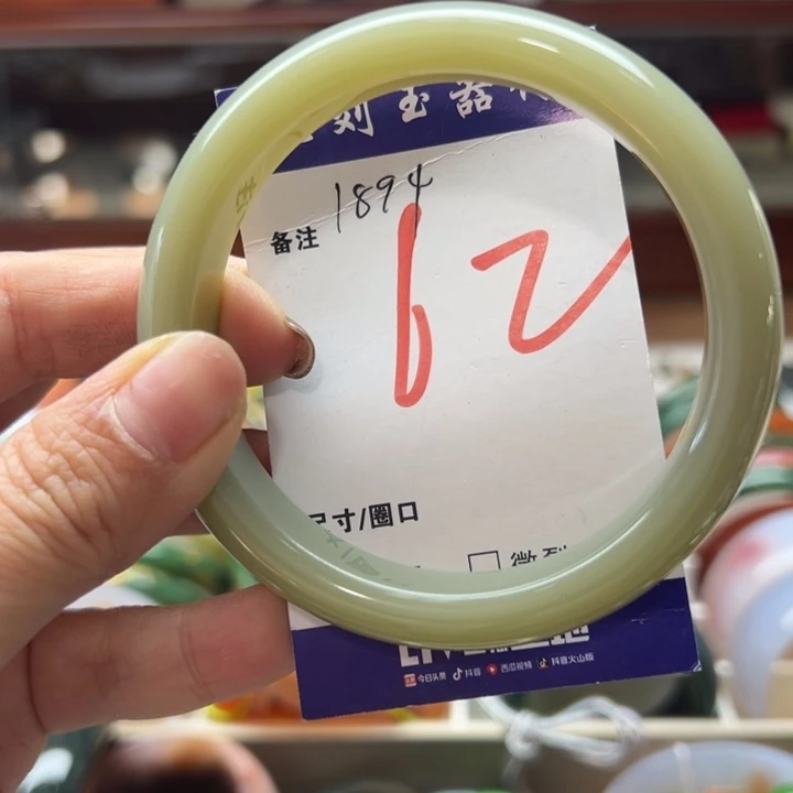 石英质玉未镶嵌颈饰