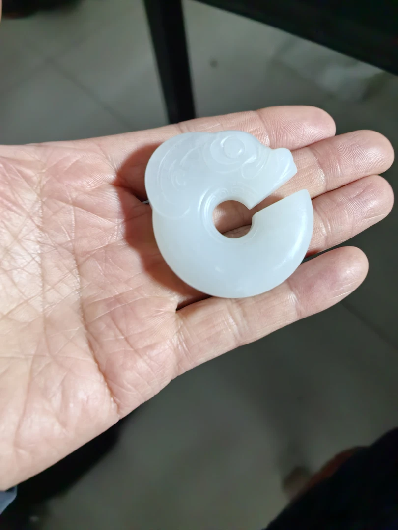 和田玉精美时尚吊坠